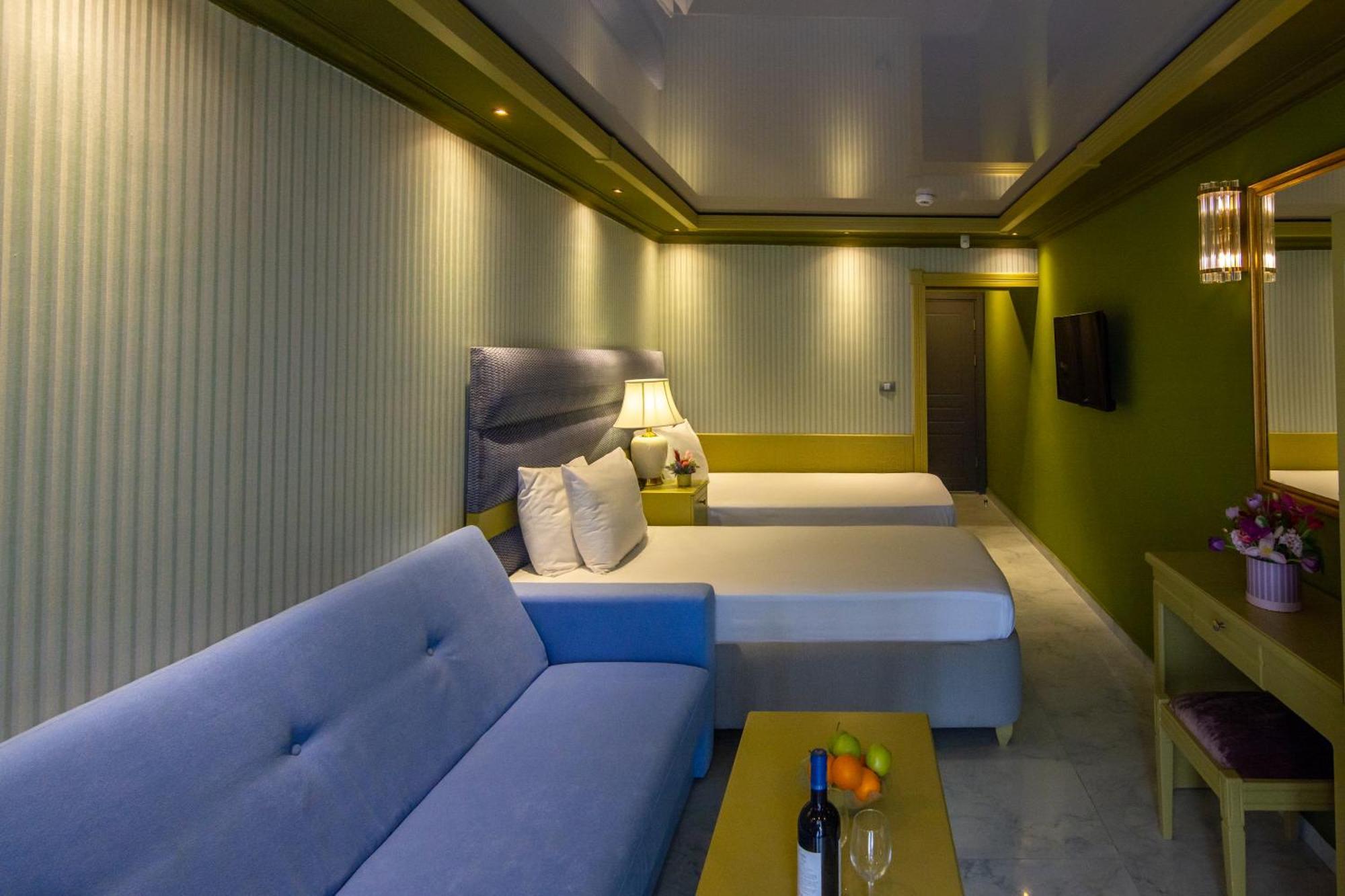 Hotel Craiova By Phoenicia Blue View Olimp Exterior photo
